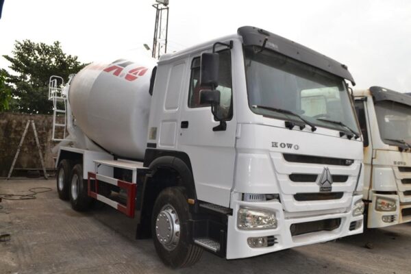 Sinotruck HOWO 6X4 371HP 10cbm Concrete Mixer Truck