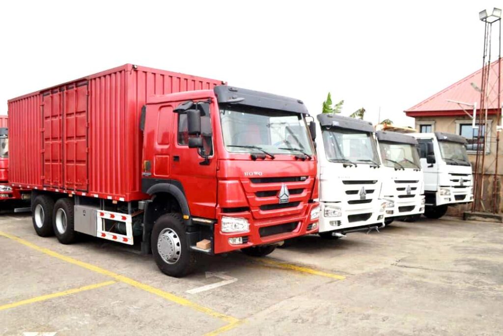 Sinotruk-Howo-Container-Body-rotated.jpg